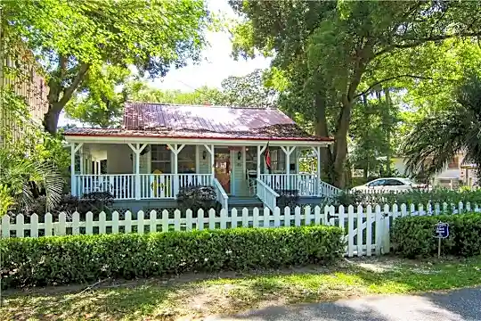 427 Beach Dr Photo 1