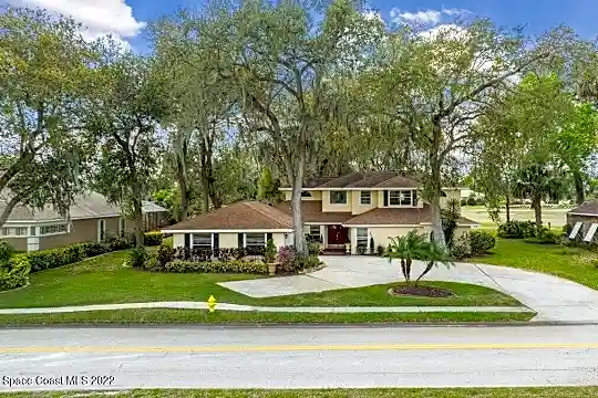 545 Country Club Dr Photo 1