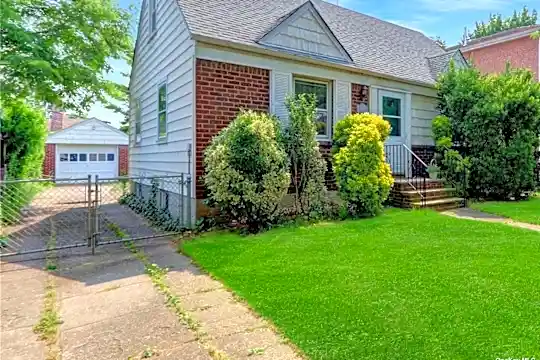 7907 262nd St Photo 1