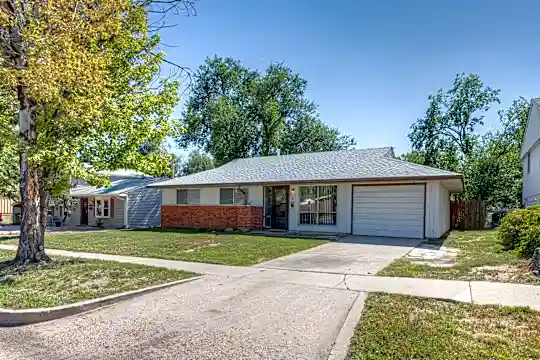 2915 Front 1.jpg