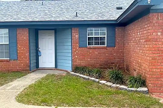 9560 Brentwood Blvd Photo 2