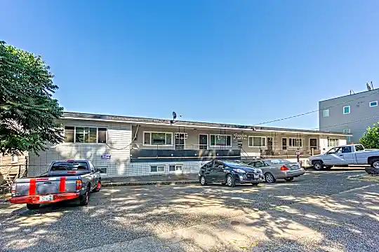 1320 14th Ave S Photo 2