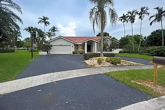 10032 NW 13th Ct #0 Photo 2