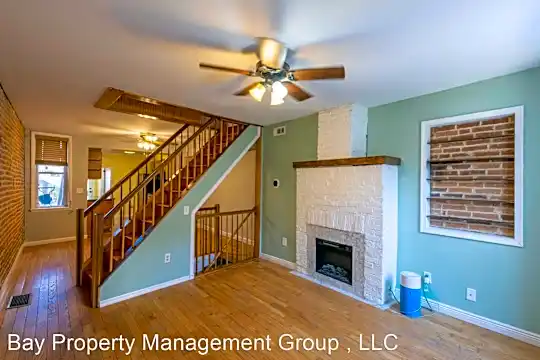 32 E Barney St Photo 2
