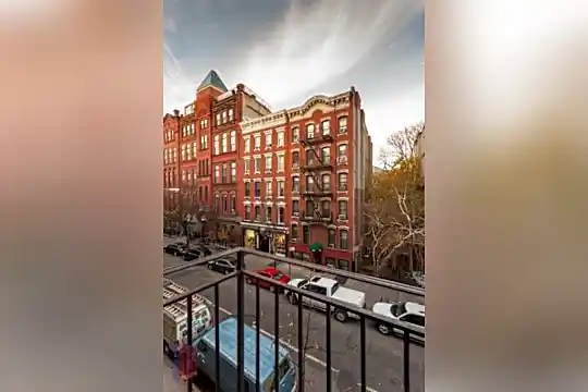12 E 1st St Photo 1