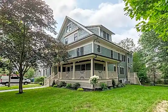 424 Newtonville Ave #1 Photo 1