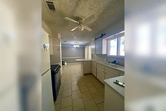 4507 59th St Photo 2