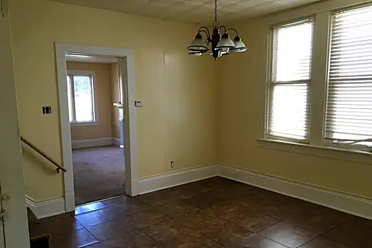 331 Spring St Photo 2