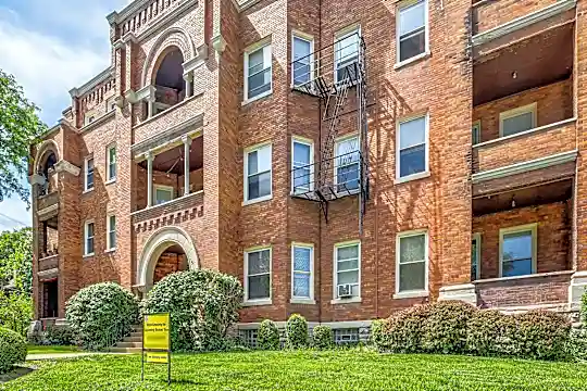 Middleton Apartments Photo 2