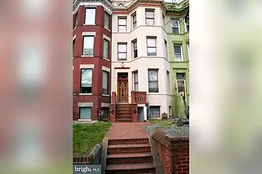 39 Bryant St NW Photo 1
