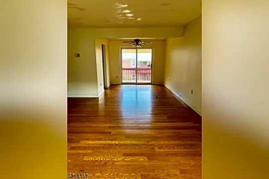 69 Fox Hill Dr #69B Photo 2