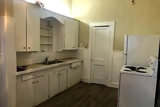 828 Centre St Photo 1