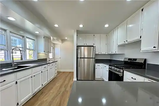 406 Agate St Photo 2