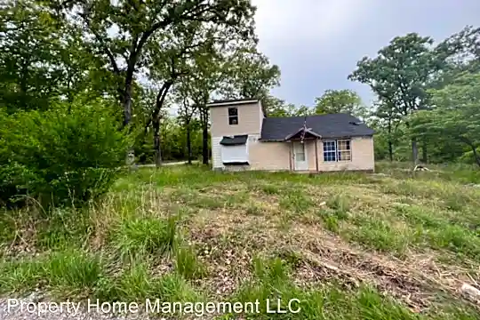 1381 Parkway Dr Photo 1
