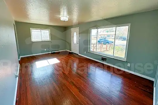 3016 Wheeling Street Photo 2
