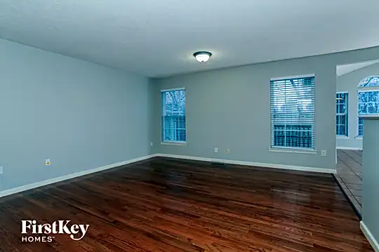 546 Delaware Crossing Photo 2