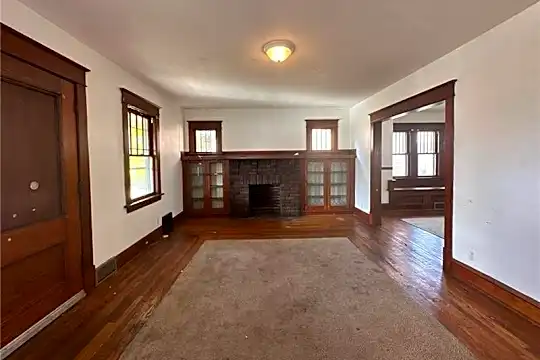 806 Wilmington Ave Photo 2