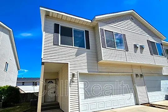 821 S Russell Photo 1