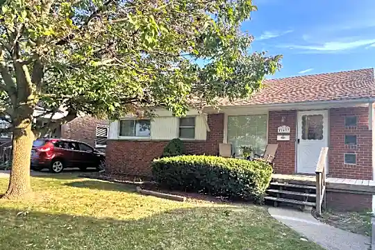 27637 Cambridge St Photo 1