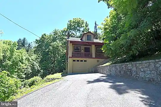 2 Warren St Photo 1