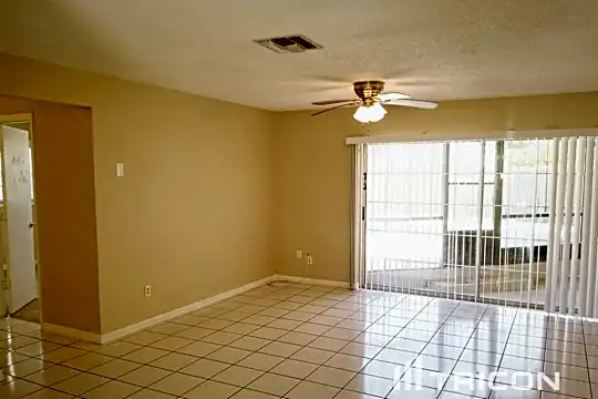 1927 Summit Drive Photo 2