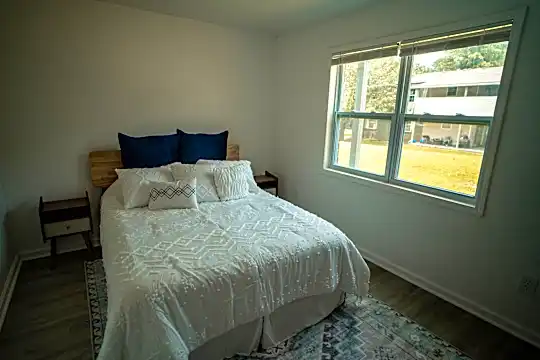 221 Sherry Dr Photo 2