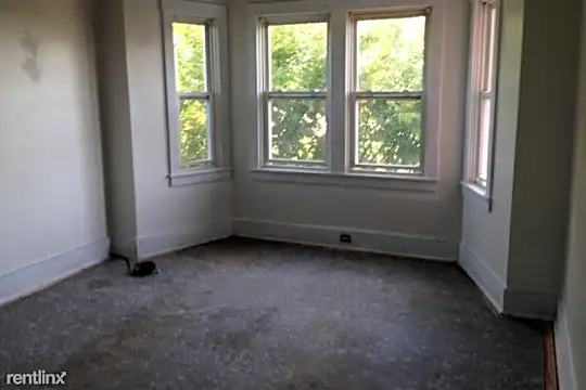 2916 Clermont Ave Photo 2