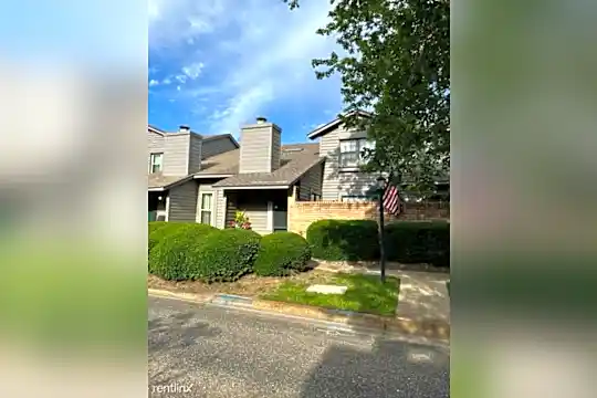 388 Clubhouse Dr Photo 1