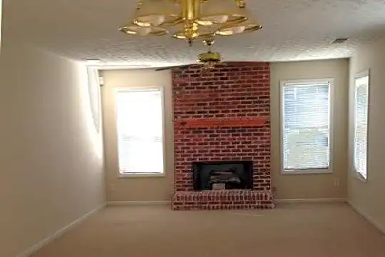 328 Meadow Farm Ln Photo 2