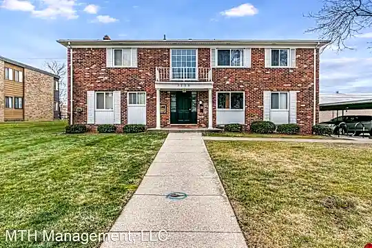 3106 Holiday Dr Photo 1