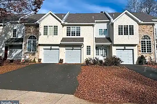 33 Buttonwood Dr Photo 1