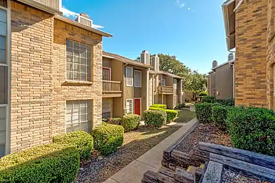 Broken Oak Townhomes Photo 1