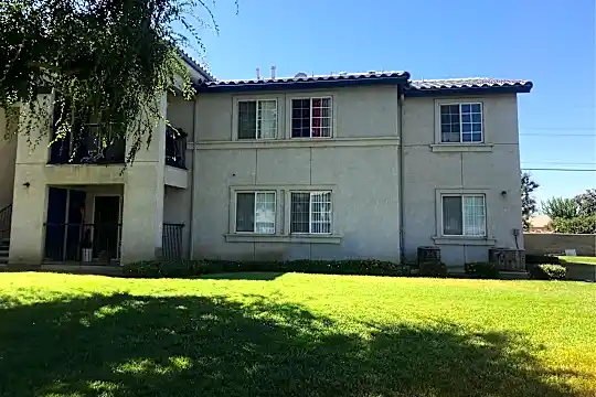 Vineyard Apartments Photo 1