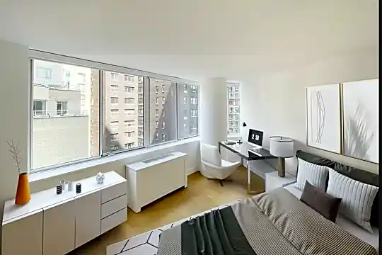 420 E 54th St Photo 2