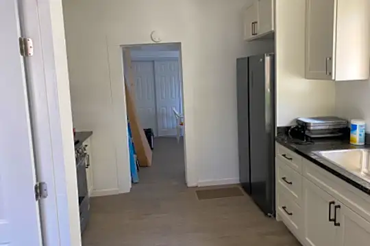 319 Flora St Photo 2