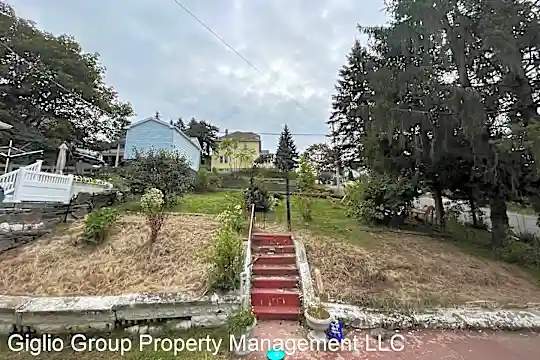 631 Crown Ave Photo 2