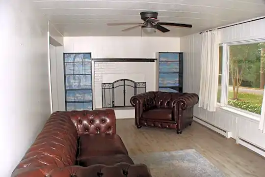 603 Lake Dr Photo 2