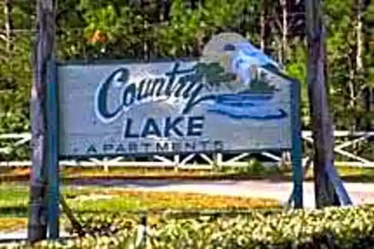 Country Lake Apartments Photo 2
