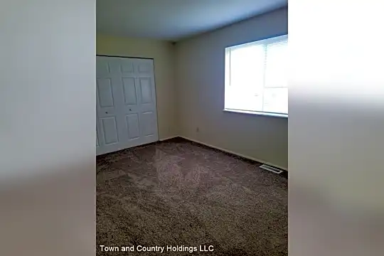 3233 N Talbot Ave Photo 1