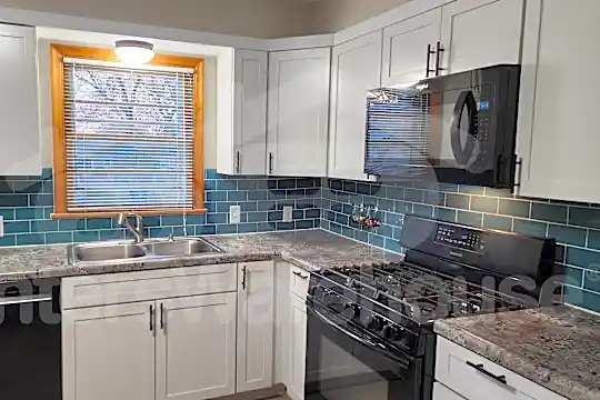 533 Birch Street Photo 2
