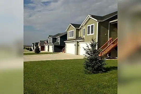 IDFE Rental Homes & Twin Homes Photo 2