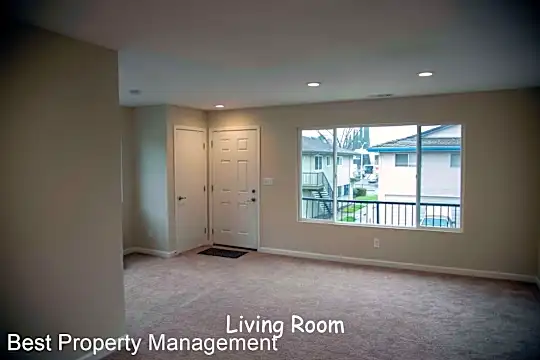 2205 Peppertree Way Photo 2