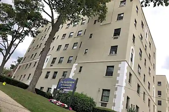 Soundview Apartments Photo 1