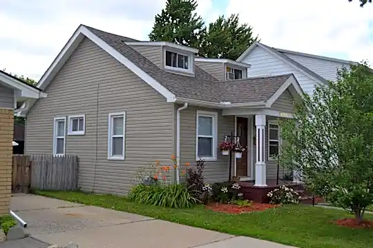 30183 Brush St Photo 2
