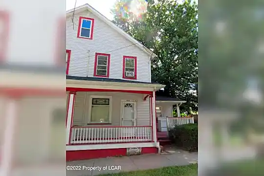 418 Fairchild St Photo 1