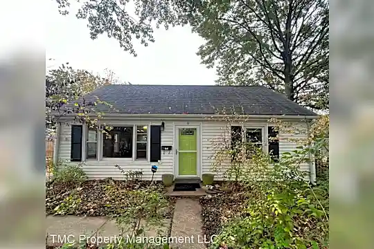202 Redwood Rd Photo 1