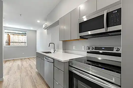 7150 N Greenwich Ave - 5 Photo 2