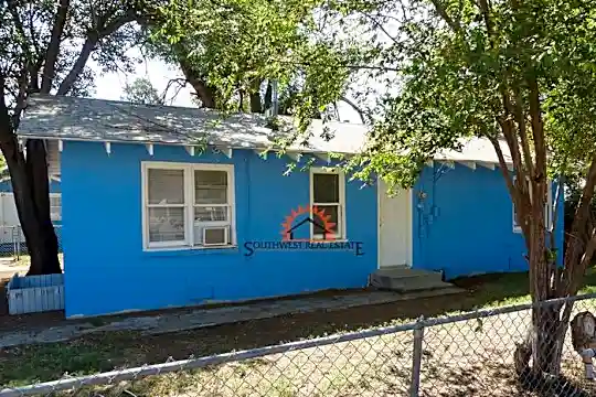 1310 Axtell St Photo 1