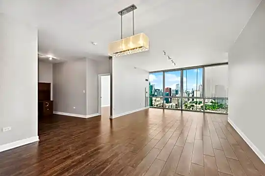 1201 S Prairie Ave #4402 Photo 2