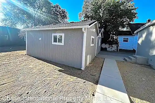 860 Quincy St Photo 1